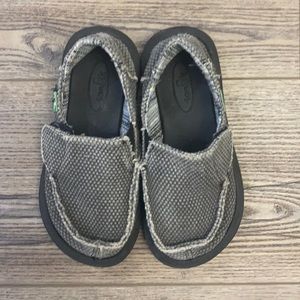 Boys Sanuk Gray/Black shoes. Size 10